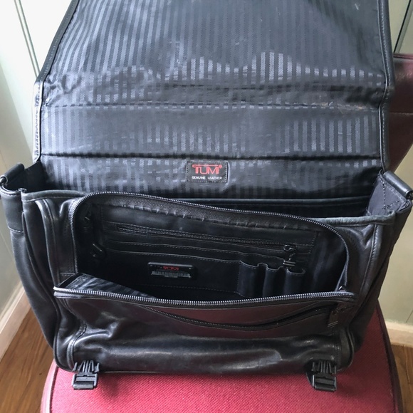 Tumi Leather Flap Briefcase No Shoulder Strap - Picture 5 of 8